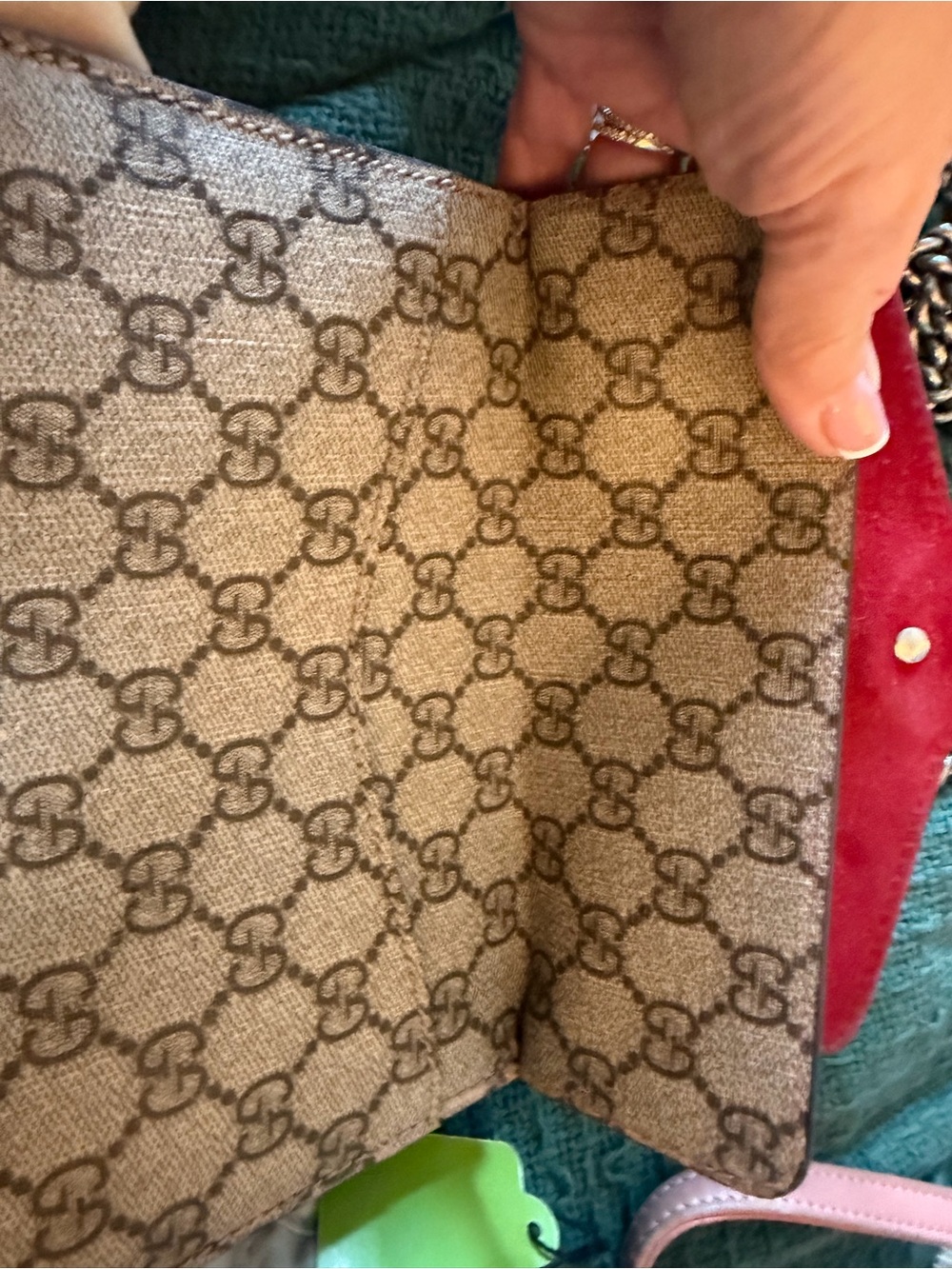 Gucci GG Supreme Shoulder Bag with Red Accent and Silver Hardware - Picture 5 of 13